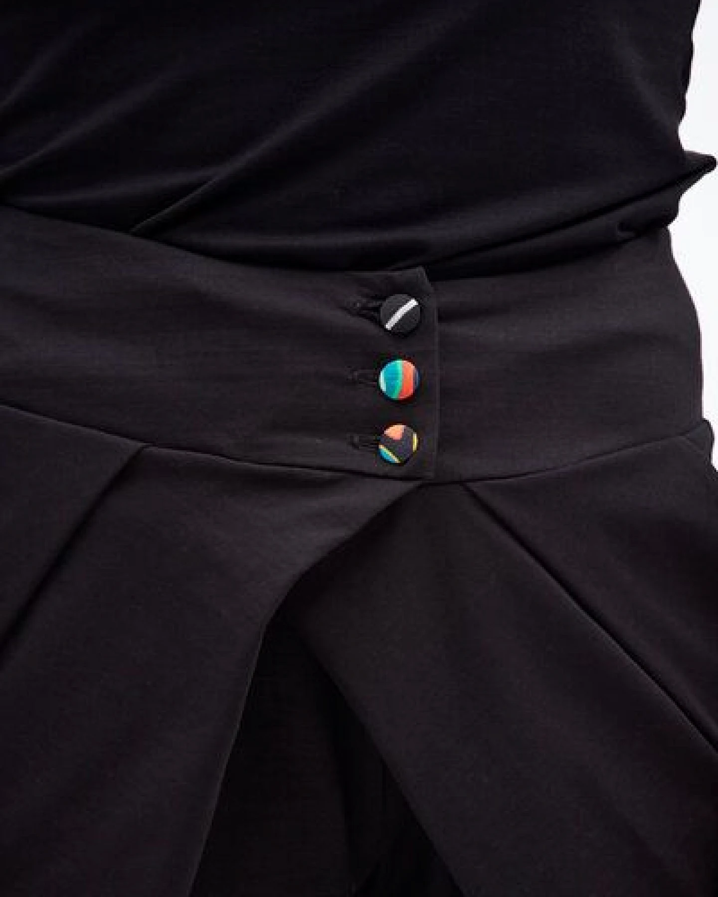 KOKOworld Nachhaltige Hose Button 2.0 aus Bio-Baumwolle – mit Taschen & dekorativen Knöpfen – Fair Fashion aus Europa – bequem & modern – Ansicht 3