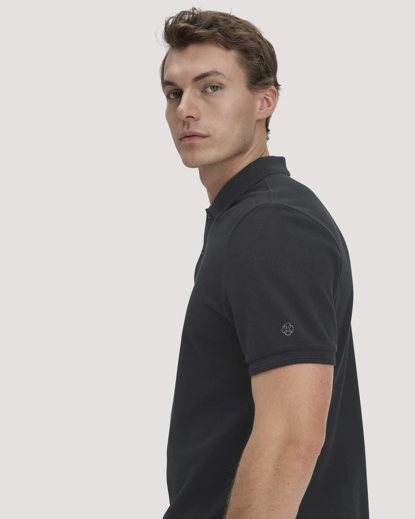 hessnatur Herren Piqué Polo Regular aus Bio-Baumwolle - schwarz - Größe 46 – Ansicht 4