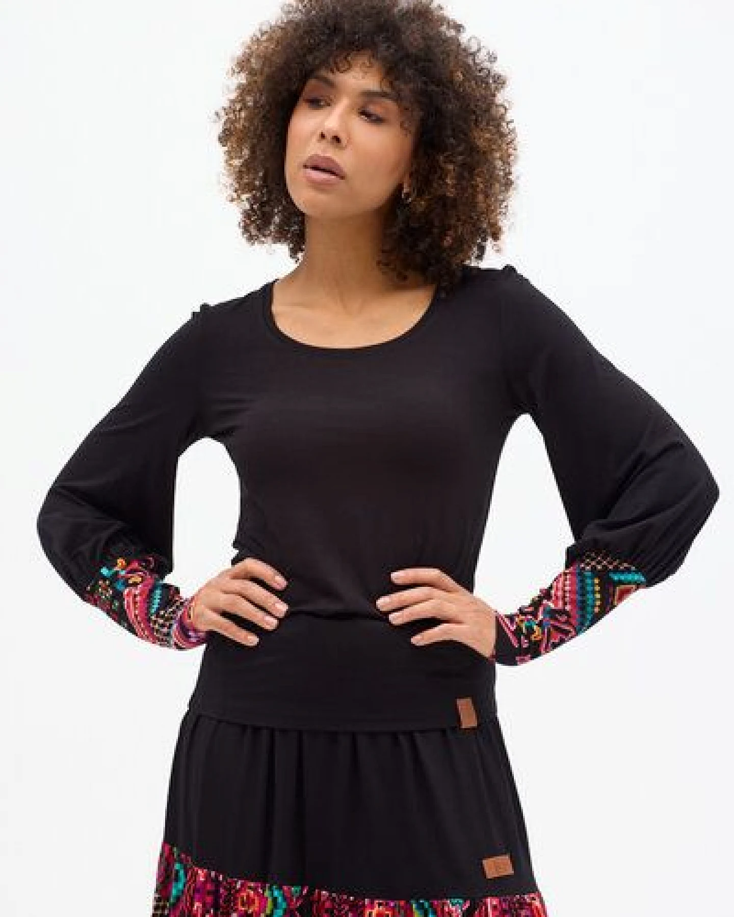 KOKOworld Bluse Guna Damen – Viskose EcoVero mit Elasthan – eleganter Look mit gepufften Ärmeln & Print-Manschetten – nachhaltig & fair in EU produziert – perfekt für Alltag & Yoga – Ansicht 3