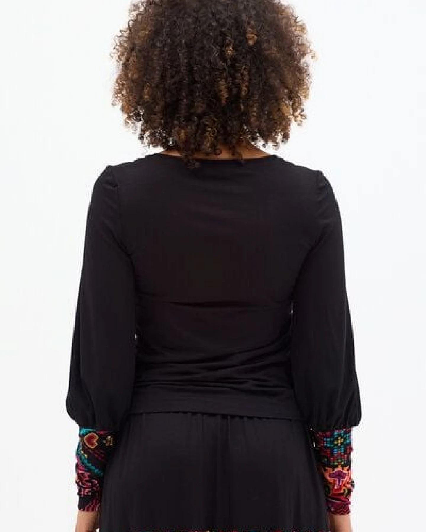 KOKOworld Bluse Guna Damen – Viskose EcoVero mit Elasthan – eleganter Look mit gepufften Ärmeln & Print-Manschetten – nachhaltig & fair in EU produziert – perfekt für Alltag & Yoga – Ansicht 4