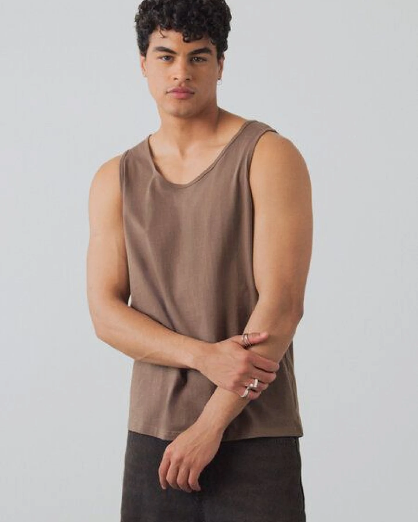 Honest Basics Herren Muskeltank aus Bio- und recycelter Baumwolle – Ansicht 2