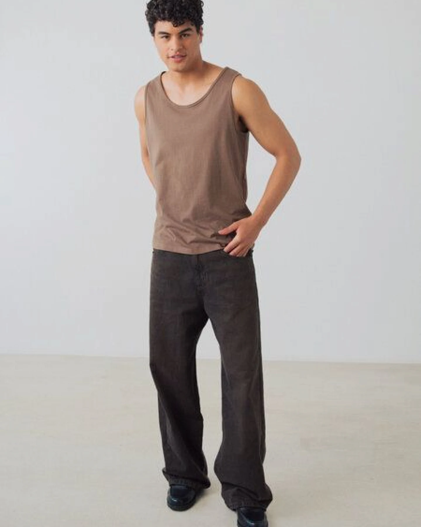 Honest Basics Herren Muskeltank aus Bio- und recycelter Baumwolle – Ansicht 4