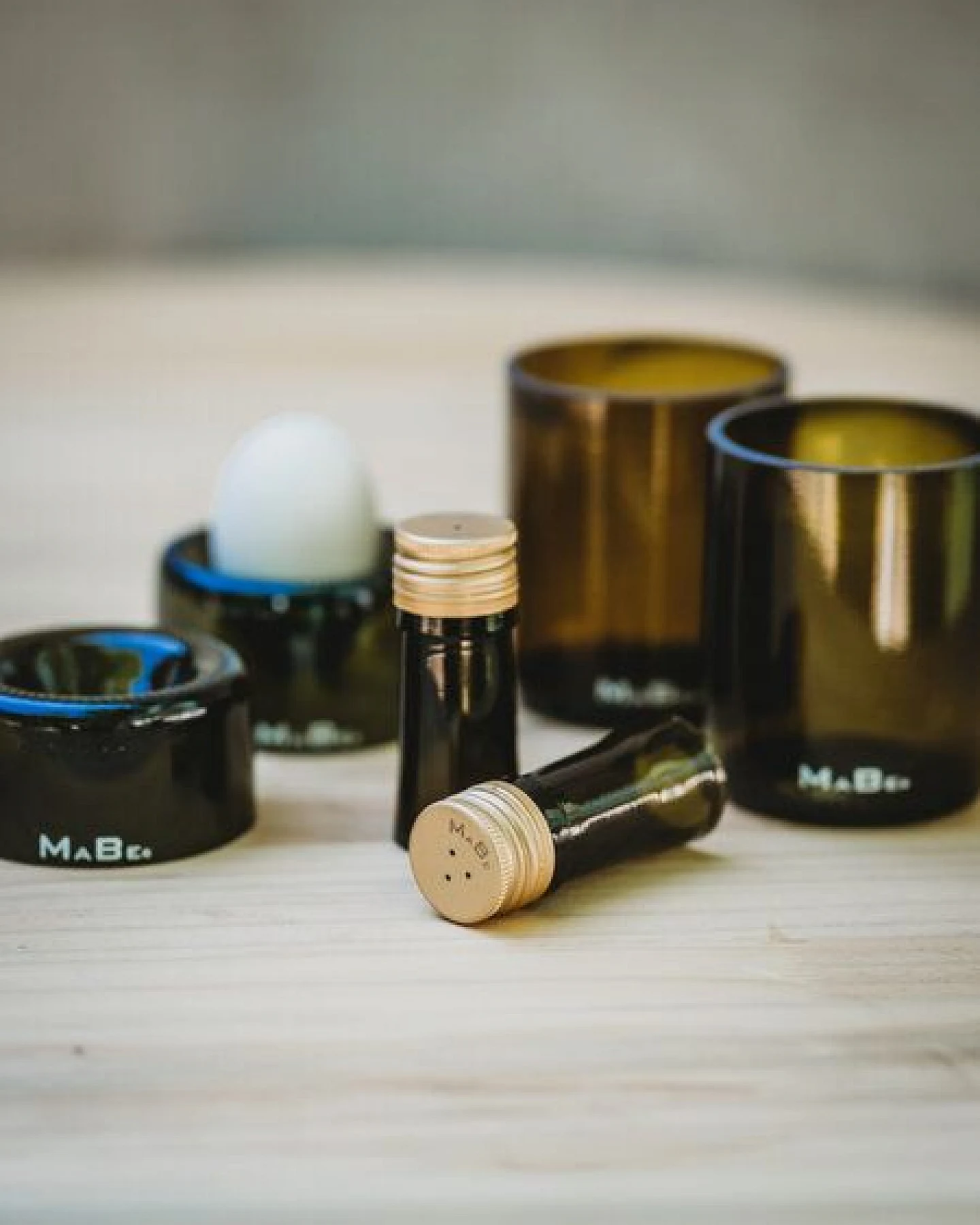 MaBe Set: Salz- & Pfefferstreuer + 2 Trinkgläser + 2 Eierbecher - perfekte Geschenkidee für Hochzeit & Einzug – Ansicht 2