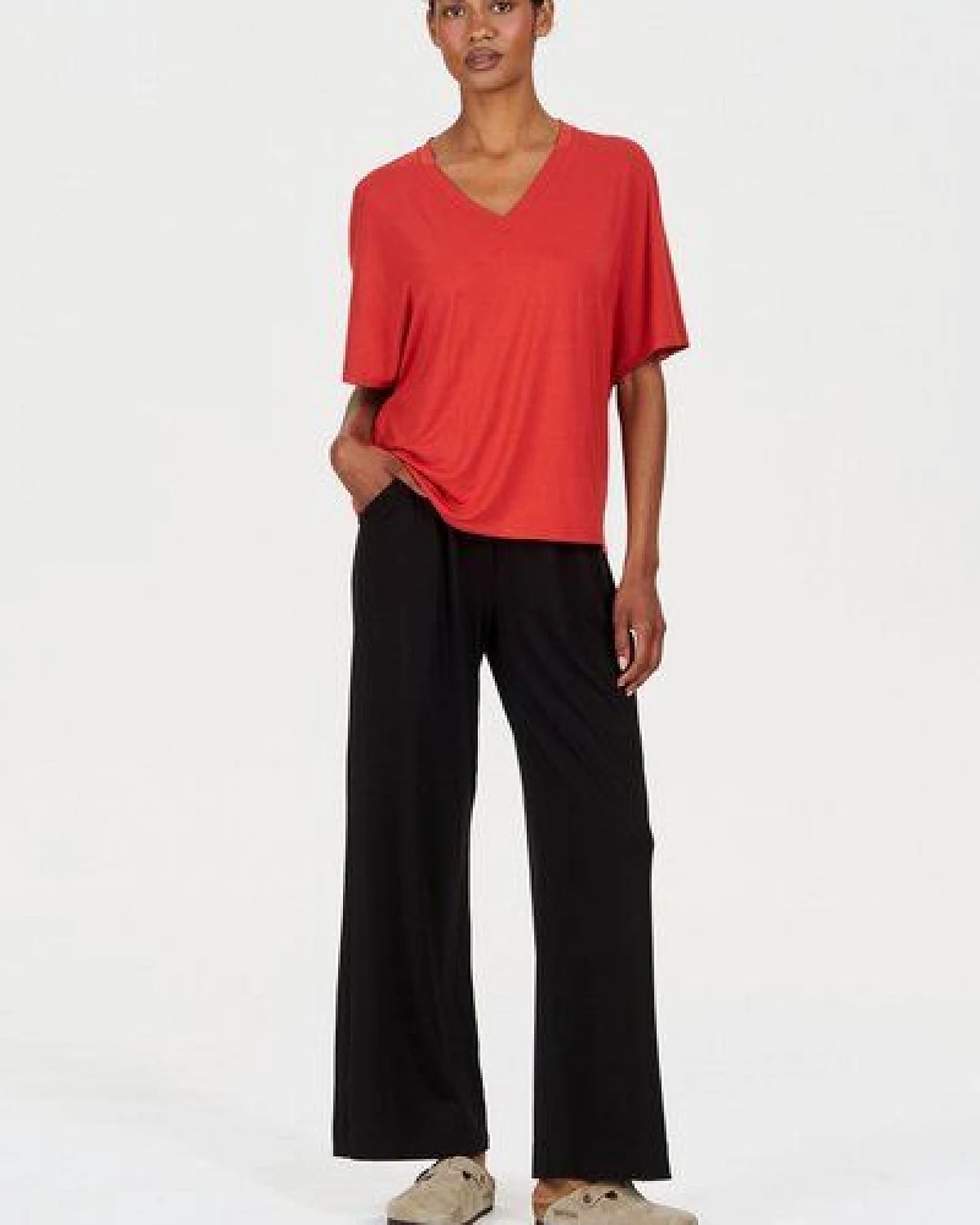 Komodo Modal Straight-Fit Stoffhose Modell: Binita – Ansicht 2