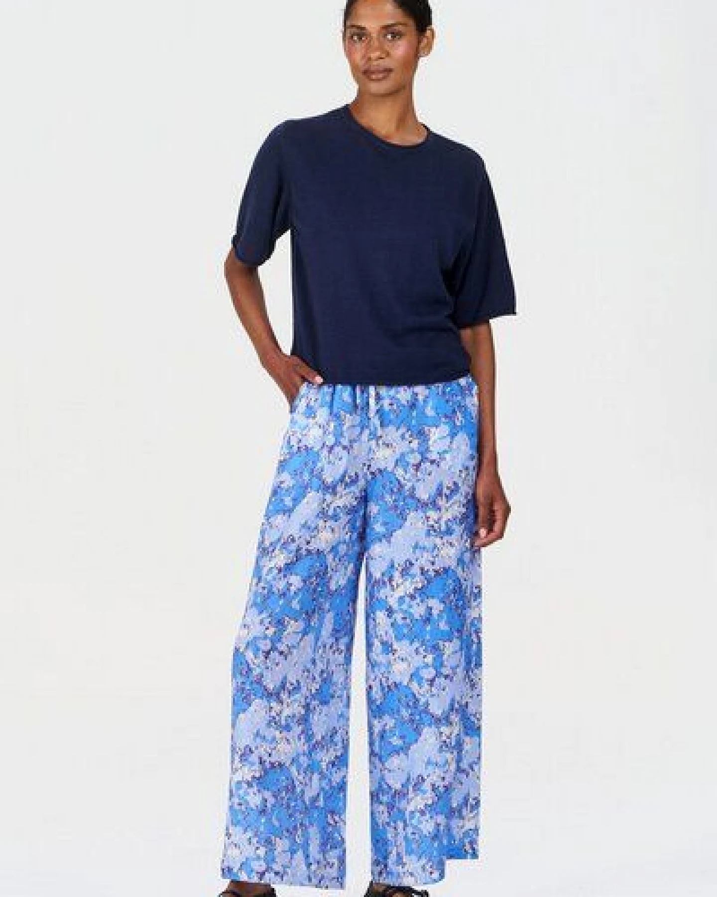 Komodo Wide Leg Tencel-Stoffhose Modell: Aria – Ansicht 2