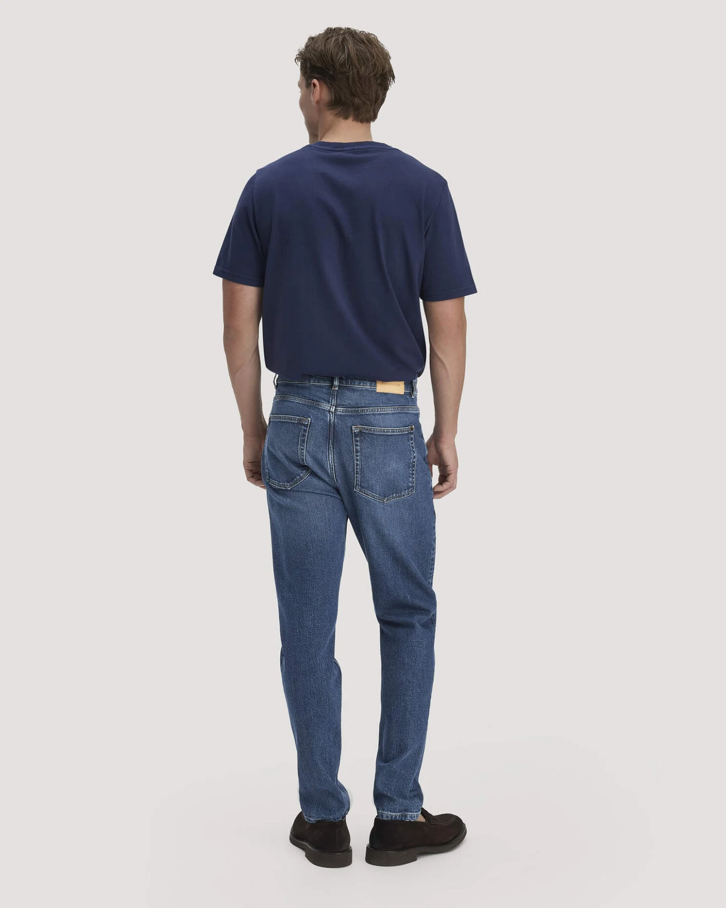 hessnatur Herren Jeans MADS Relaxed Tapered aus Bio-Denim - blau - Größe 33/32 – Ansicht 2