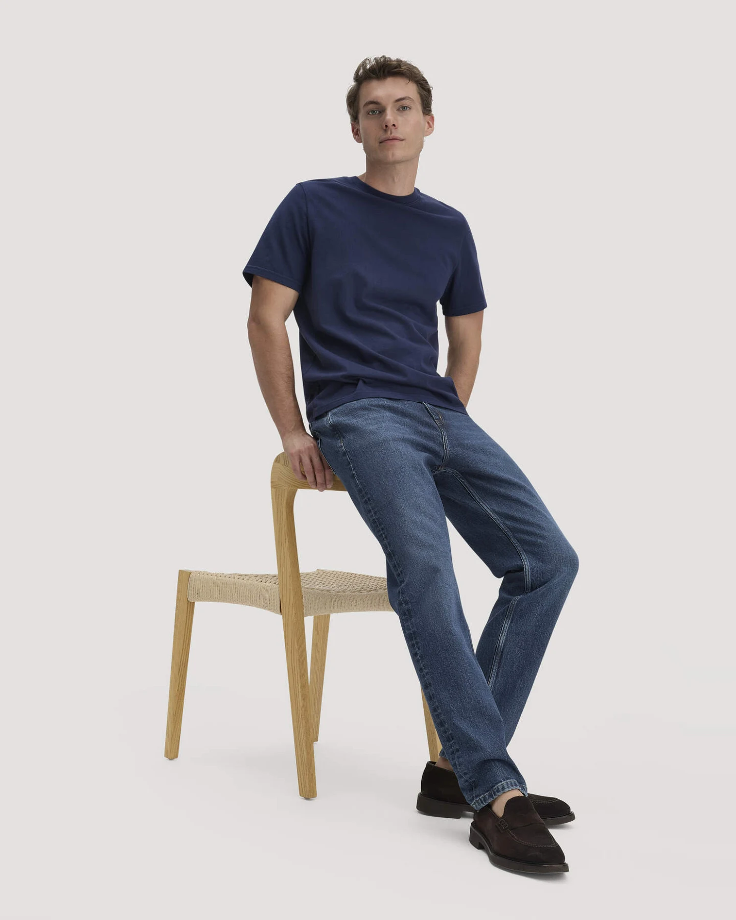 hessnatur Herren Jeans MADS Relaxed Tapered aus Bio-Denim - blau - Größe 33/32 – Ansicht 4