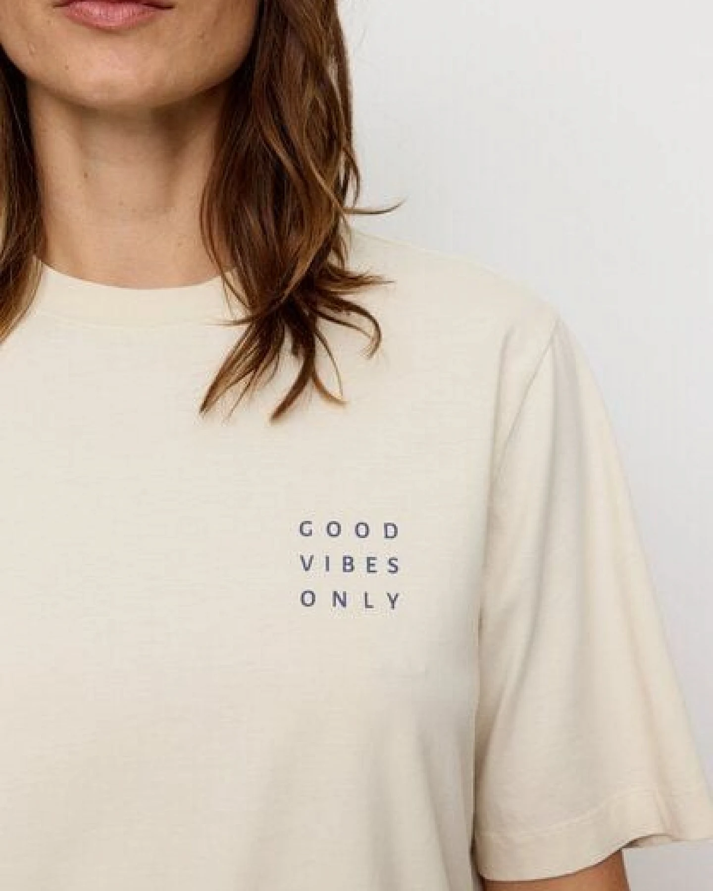 Damen T-Shirt aus Bio-Baumwolle - AZOLLA GOOD VIBES - recolution – Ansicht 4