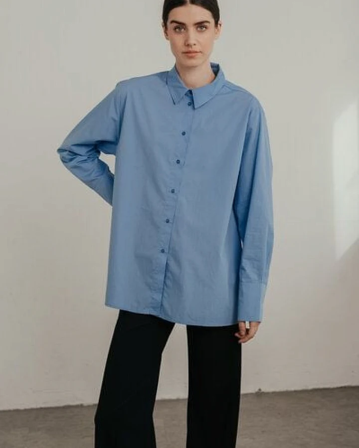 Sonho Stories Langärmeliges Oversized Hemd aus Bio-Baumwolle hellblau
