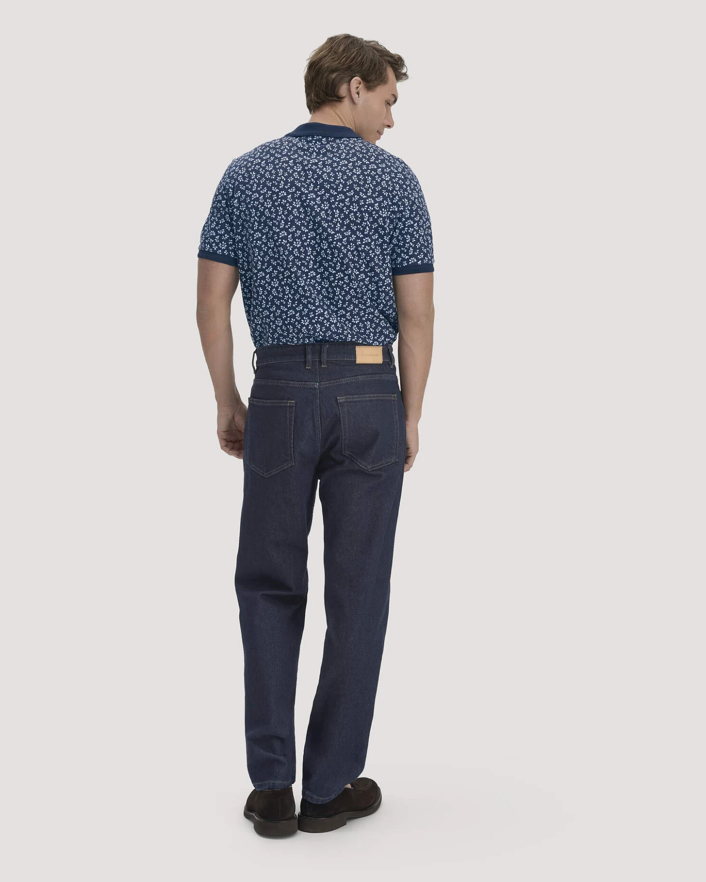 hessnatur Herren Jeans MADS Relaxed Tapered aus Bio-Denim - blau - Größe 30/32 – Ansicht 2