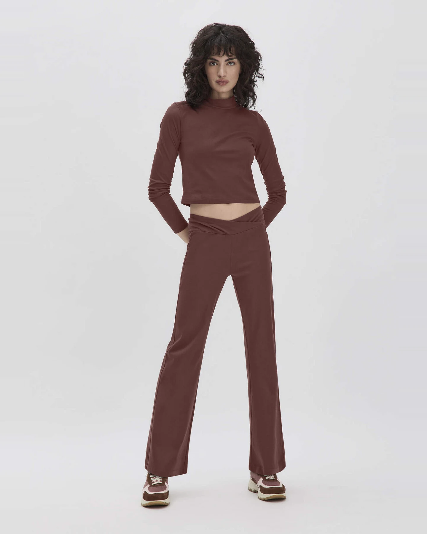 hessnatur Loungewear Longsleeve Fitted ACTIVE LIGHT aus Bio-Baumwolle - braun - Größe 46 – Ansicht 2