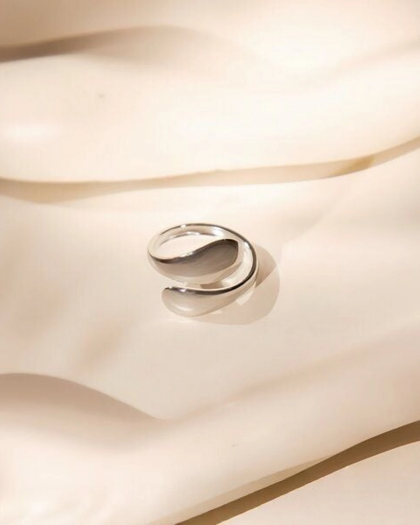 ELEKTROPULLI Größenvariabler SHINE Ring – Ansicht 3