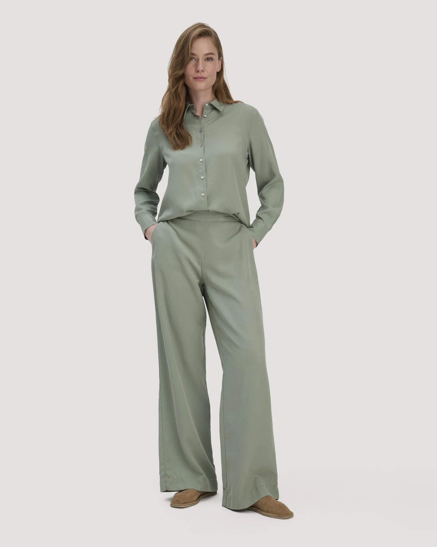 hessnatur Damen Bluse Relaxed aus TENCEL™ Lyocell - grün - Größe 36 – Ansicht 2