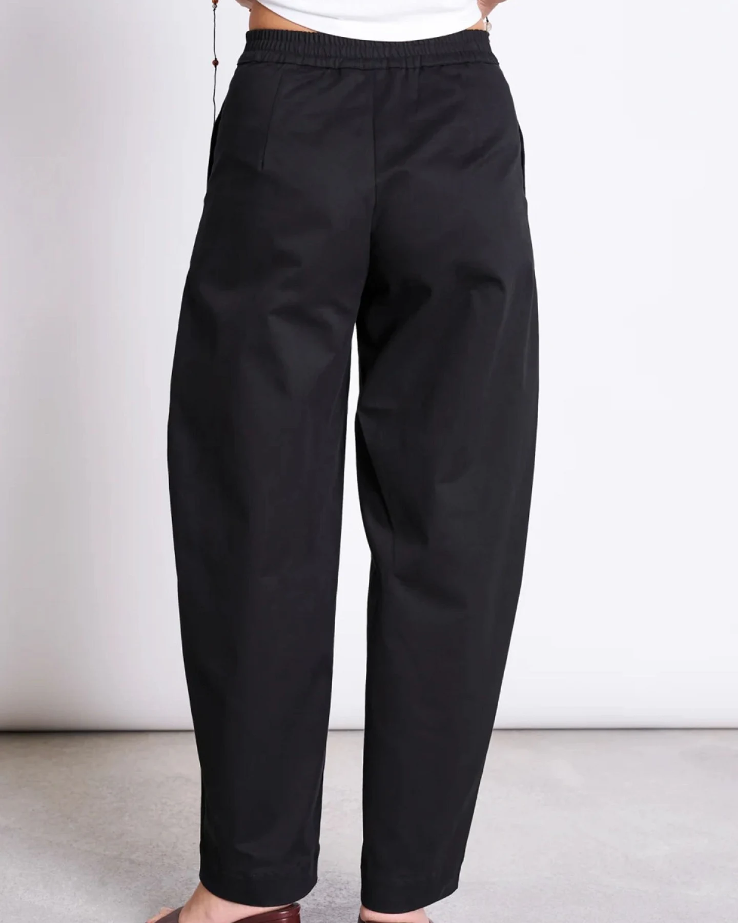 Hose Yauri Barrel Schwarz – Ansicht 4