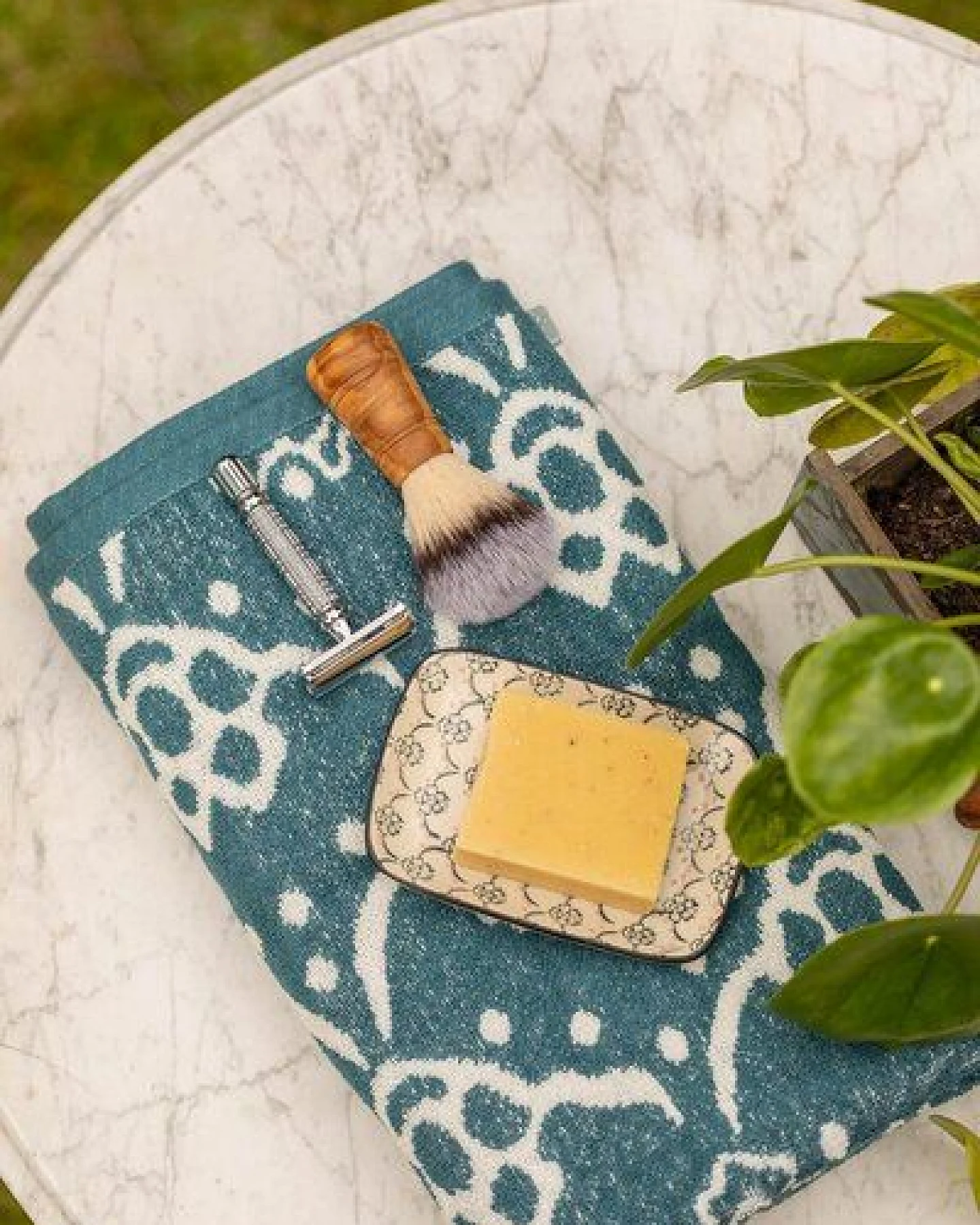 TRANQUILLO Seifenschale aus Steinzeug mit floralen Mustern und Ornamenten 13,5 cm – Ansicht 2