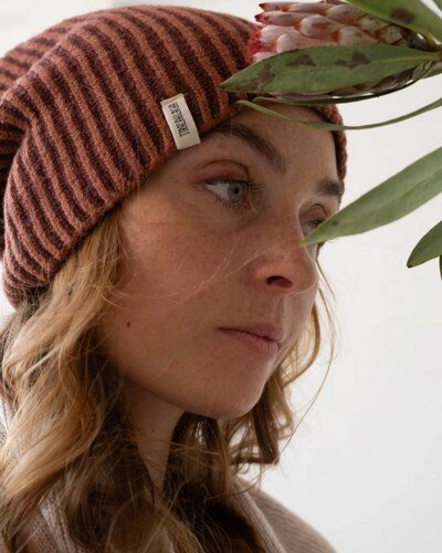 TIRALAHILACHA Tao chunky wool beanie in two-tone Women – Ansicht 2