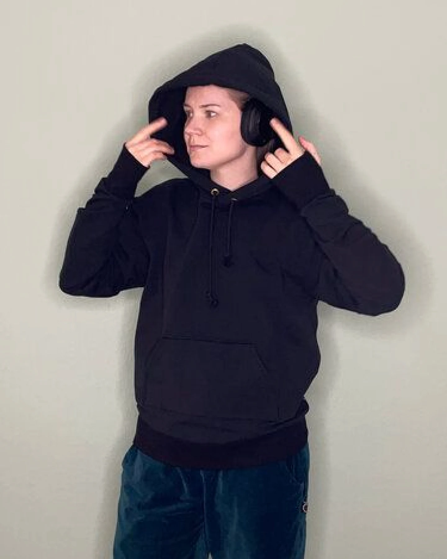 Golden Circle Clothing Hoodie mit übergroßer Kapuze und Daumenlöchern – Ansicht 2