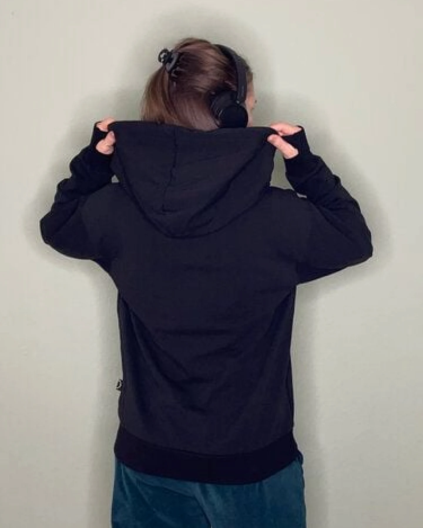 Golden Circle Clothing Hoodie mit übergroßer Kapuze und Daumenlöchern – Ansicht 3