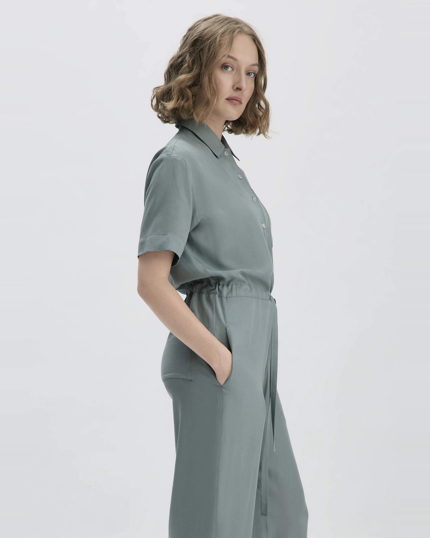 hessnatur Damen Overall Relaxed aus TENCEL™ Lyocell - grün - Größe 42 – Ansicht 4