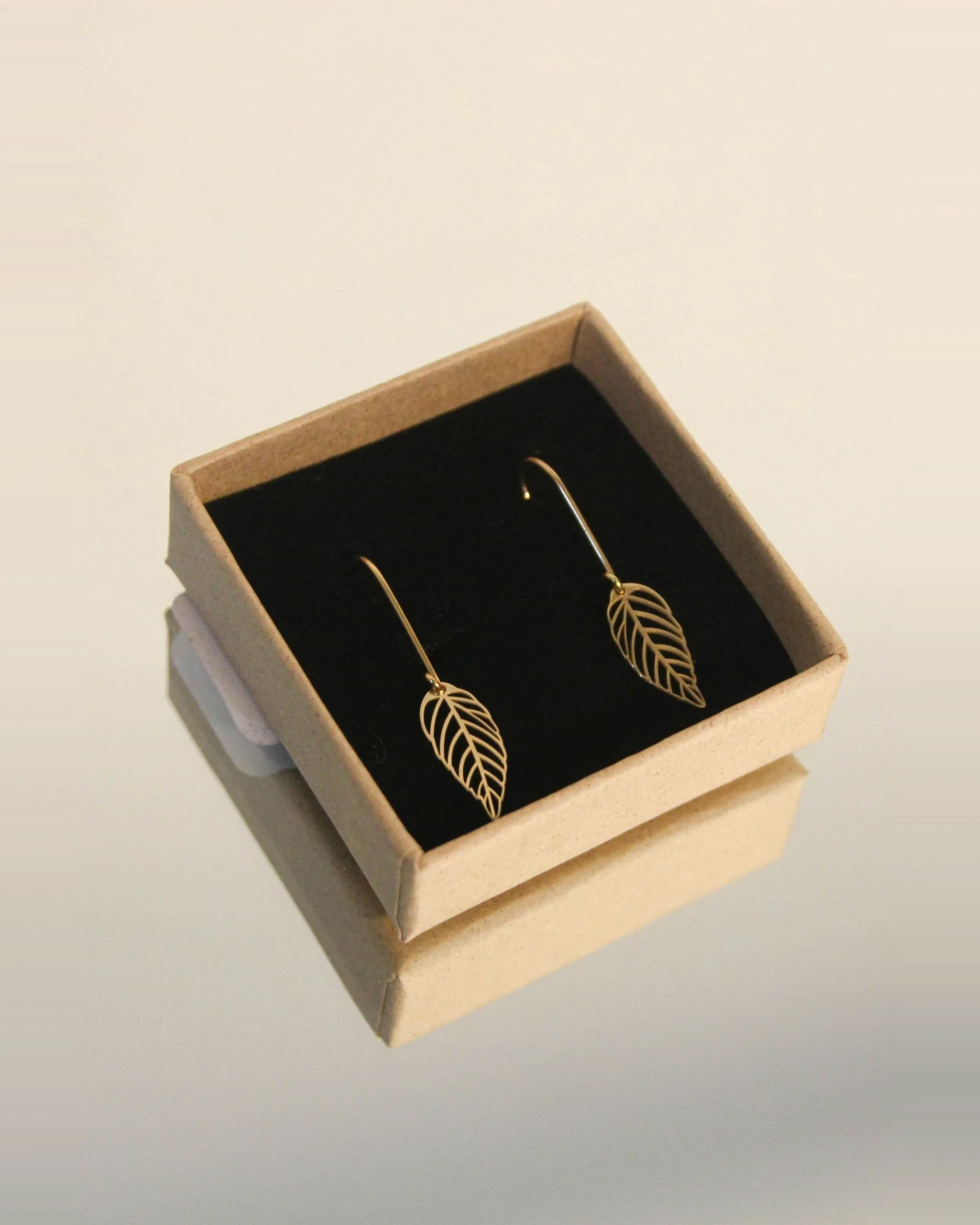 Ohrringe Cut Out Leaf Vergoldet – Ansicht 2