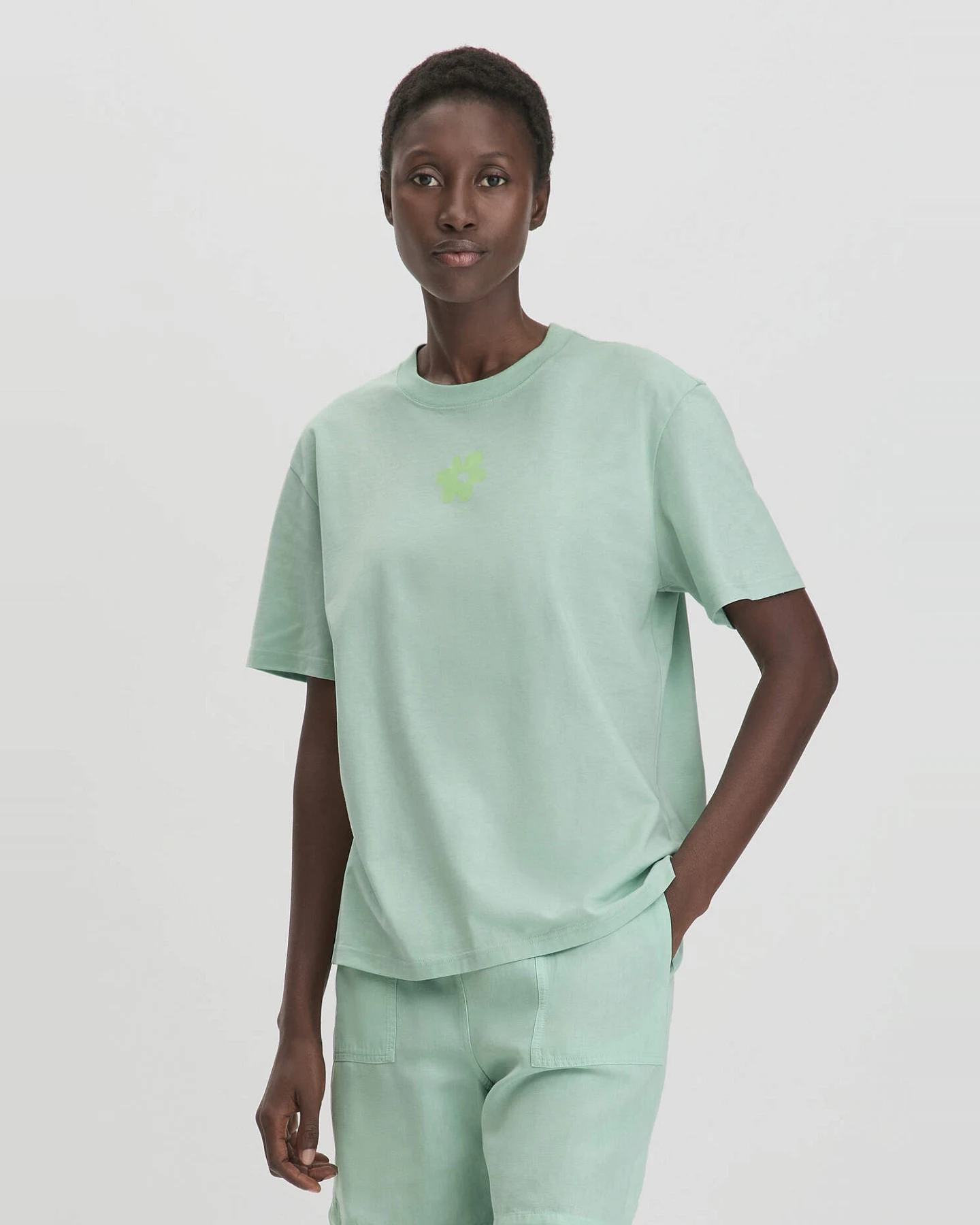 hessnatur Damen Print T-Shirt Oversize aus Bio-Baumwolle - grün - Größe 34 – Ansicht 3