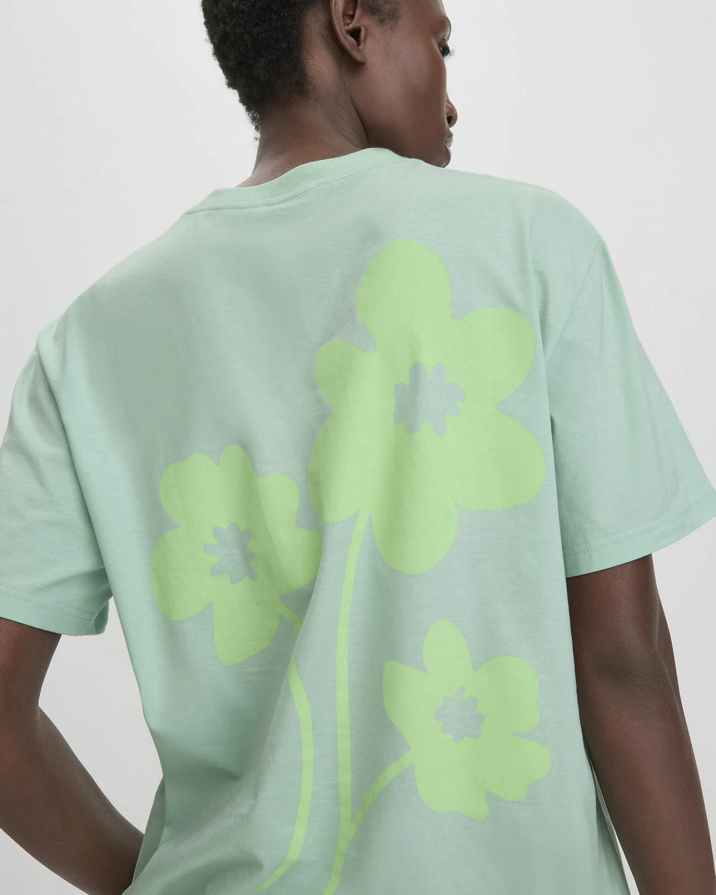 hessnatur Damen Print T-Shirt Oversize aus Bio-Baumwolle - grün - Größe 40 – Ansicht 4