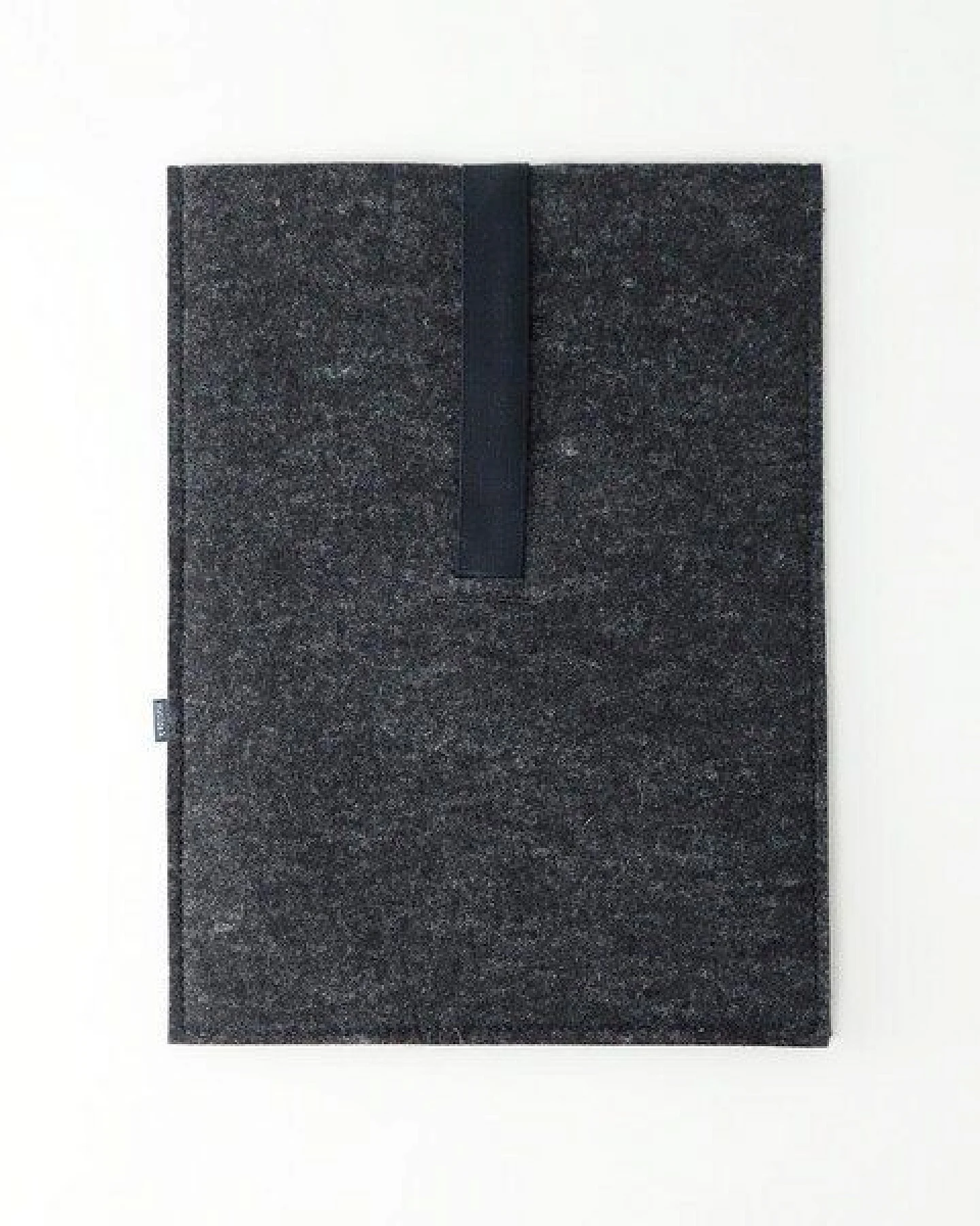 matilda k. manufaktur Minimalistische Laptophülle aus Wollfilz 'max' mit Einsteckfach – Ansicht 3