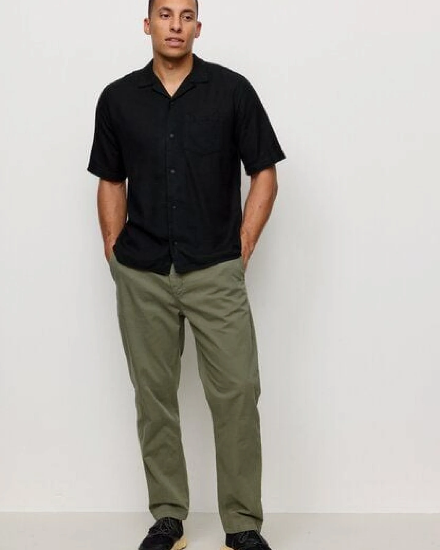 Herren Chino mit Bundfalte aus Bio-Baumwoll Mix - OAK - recolution – Ansicht 2