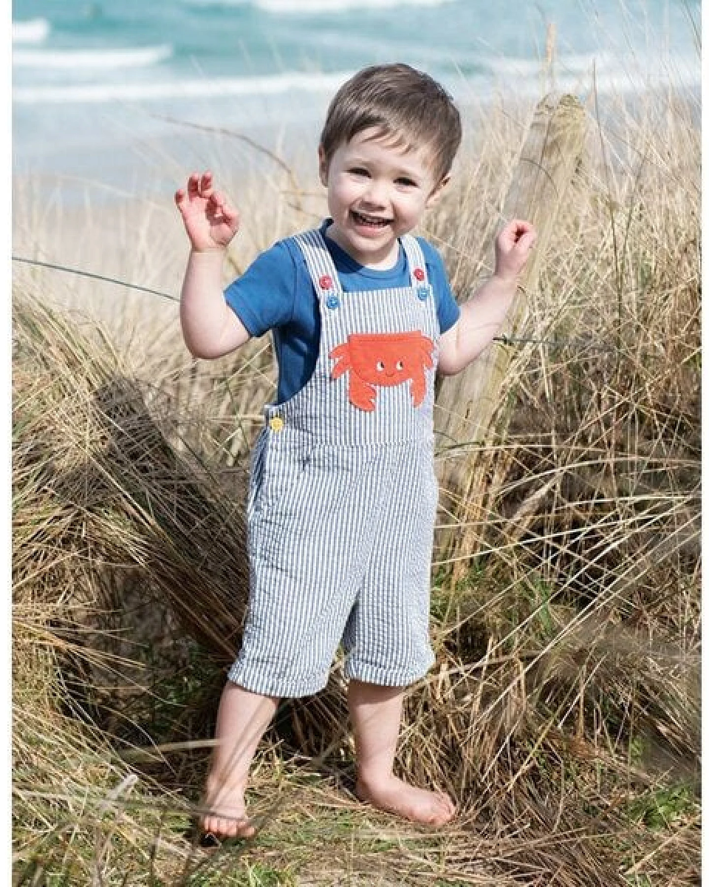 Frugi Latzhose Regenbogen blau-weiss gestreift Sommerhose – Ansicht 2