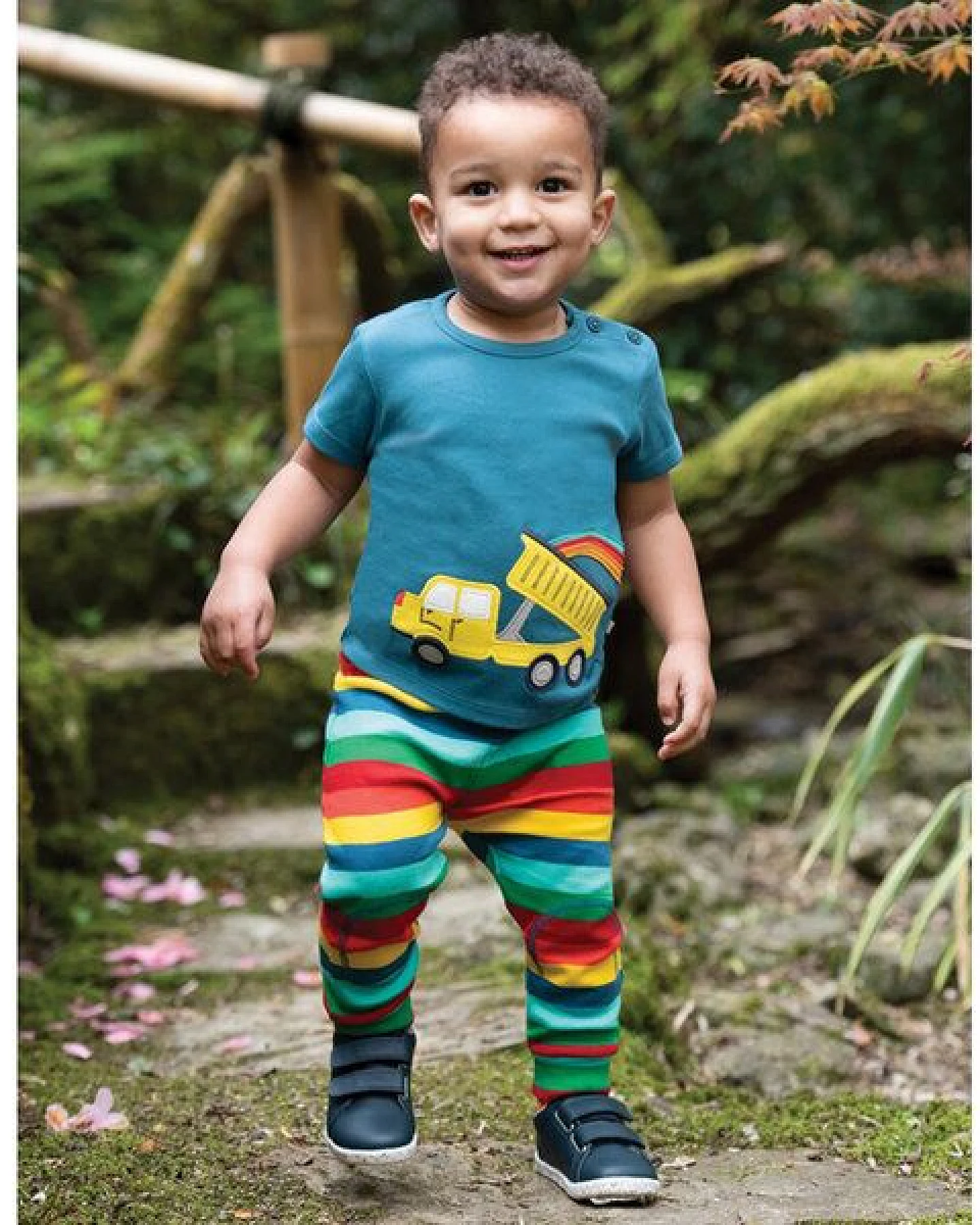 Frugi T-Shirt Truck in blau – Ansicht 2