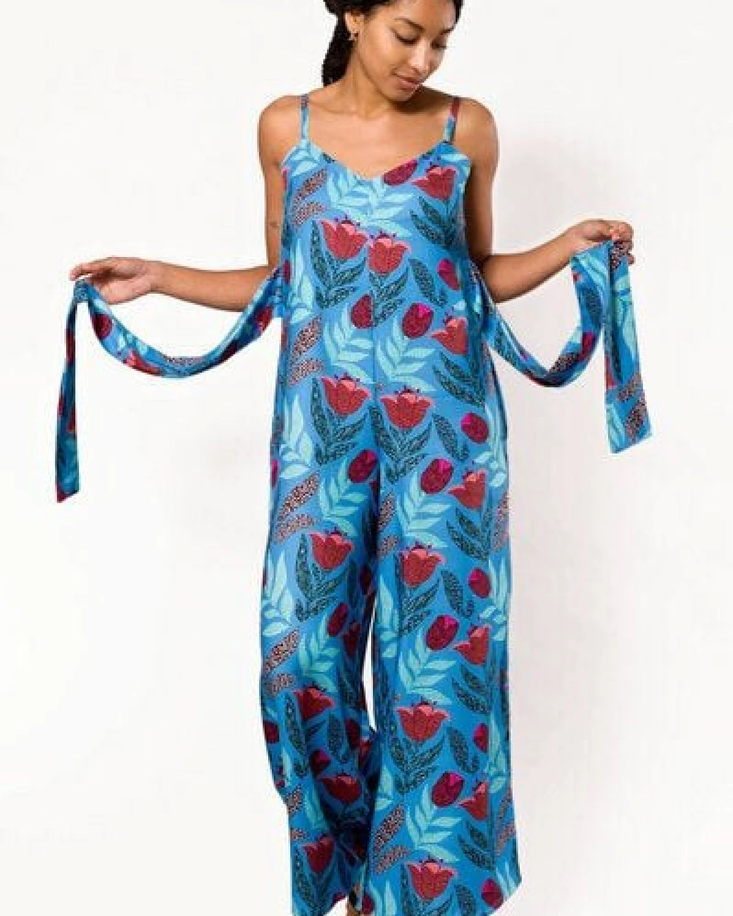 Nevice Blauer geblümter Jumpsuit – Ansicht 3