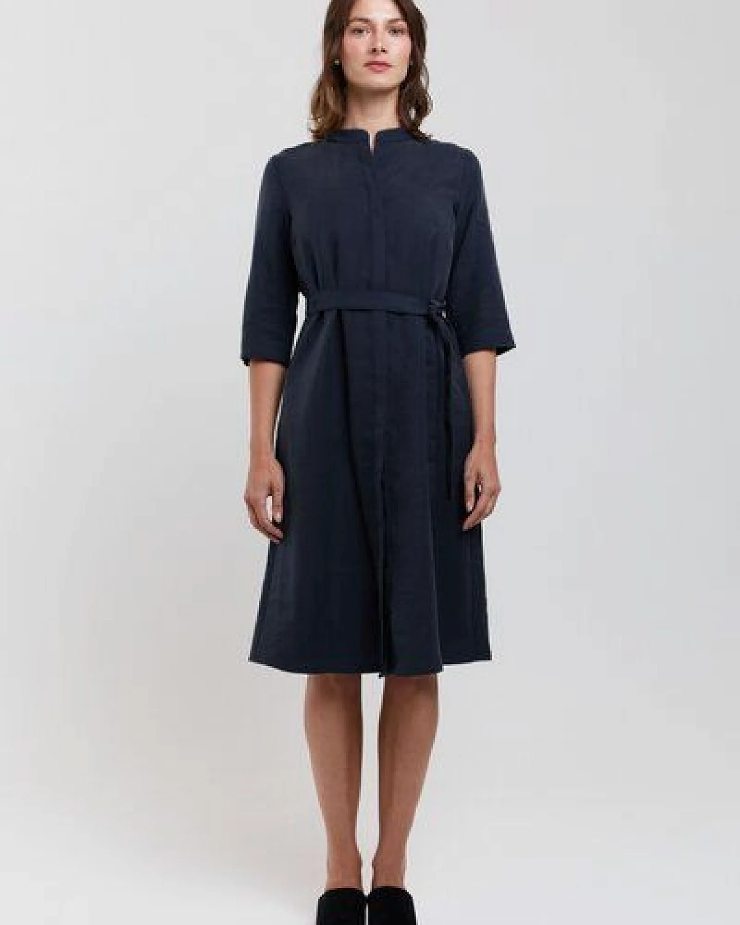 AYANI Anne Elegantes Midi Hemdblusenkleid aus TENCEL – Ansicht 2