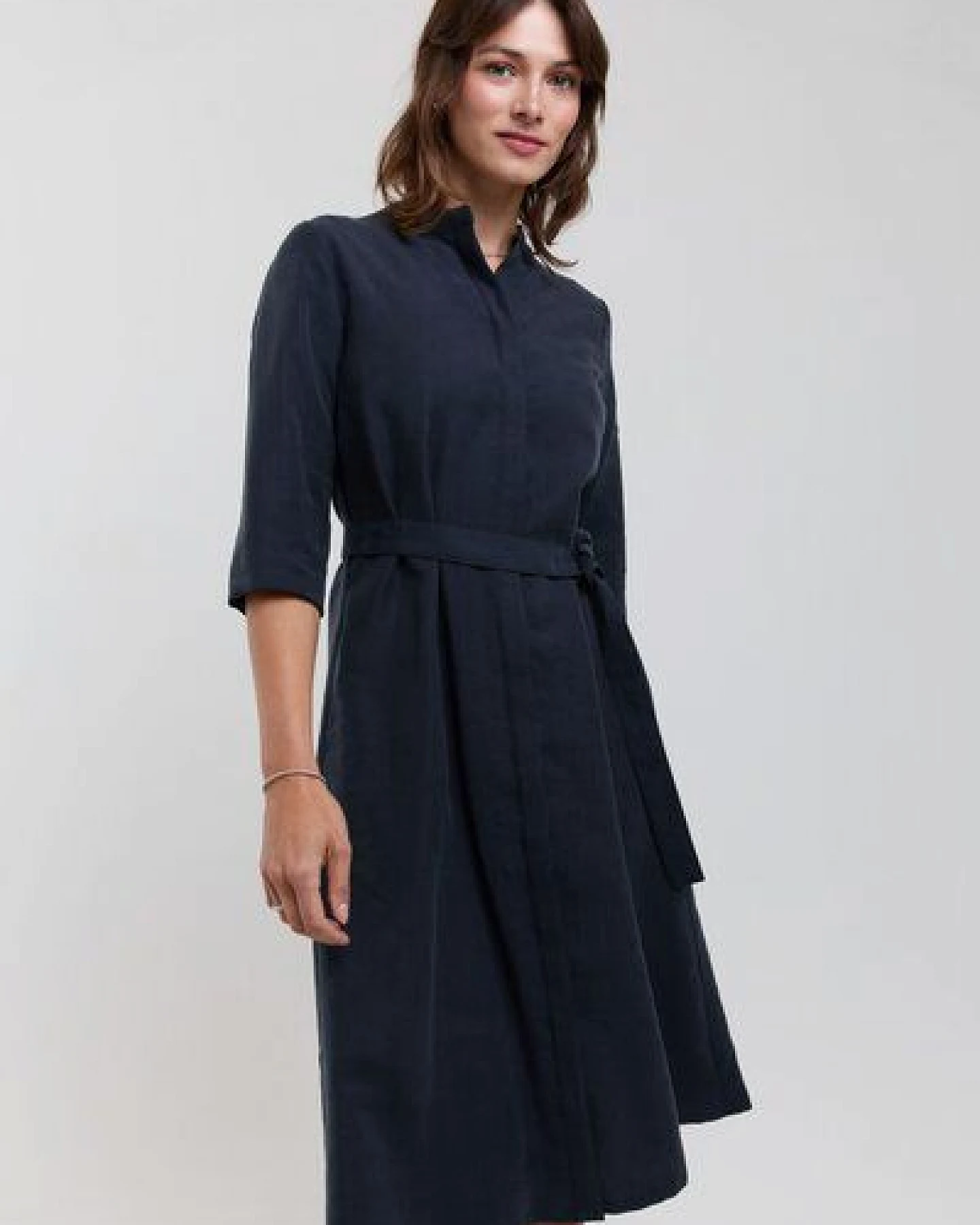 AYANI Anne Elegantes Midi Hemdblusenkleid aus TENCEL – Ansicht 3