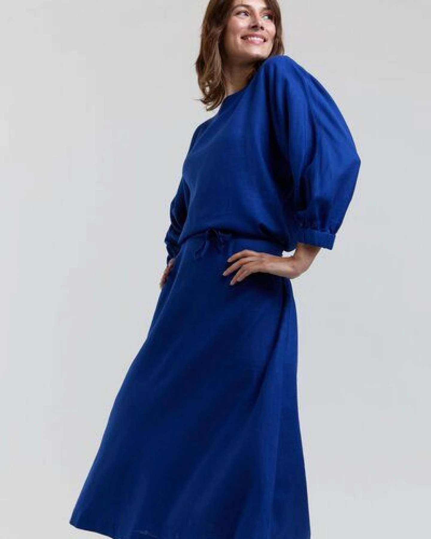 AYANI Andrea Midi Sommerkleid aus ECOVERO & Leinen – Ansicht 4