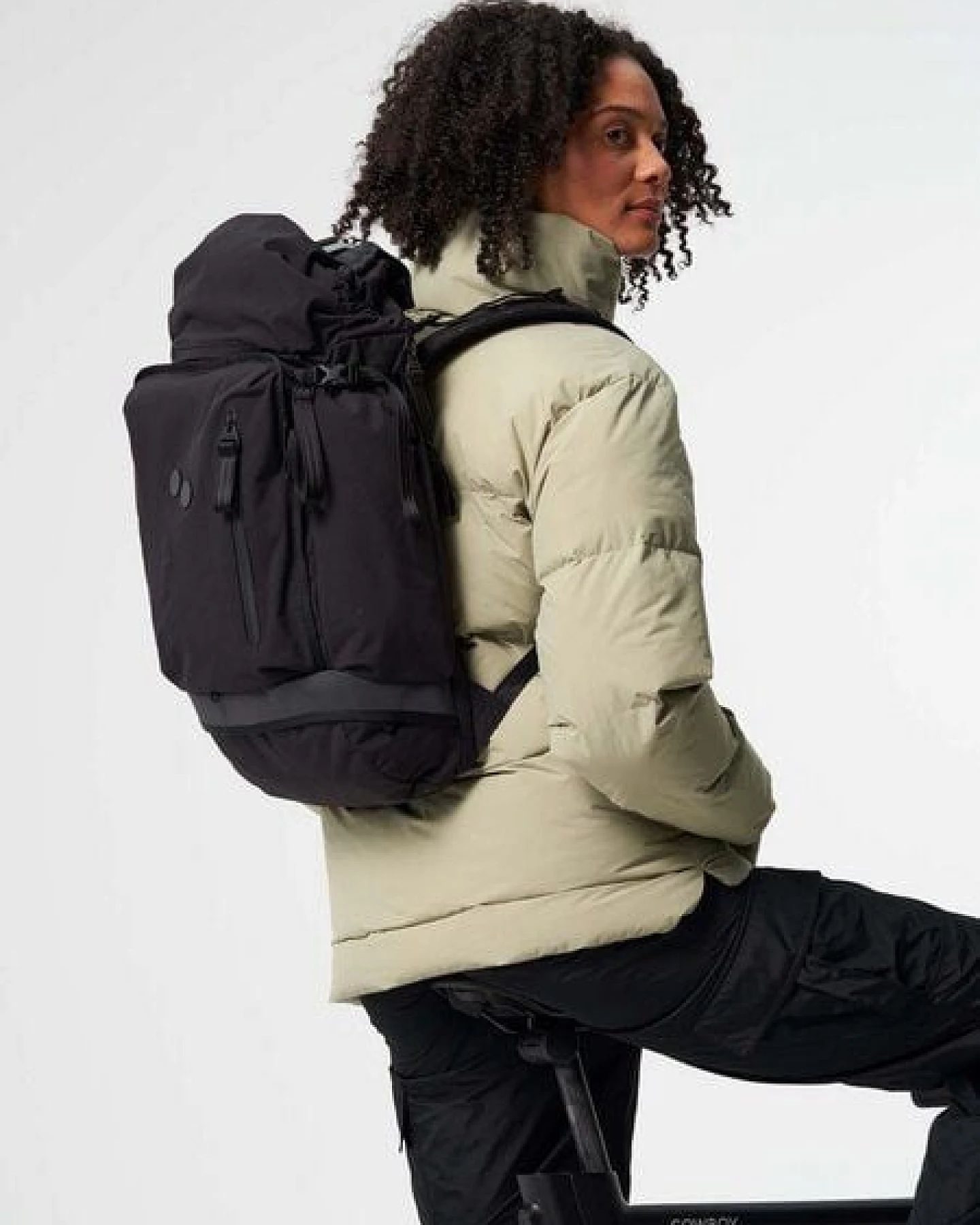 pinqponq Rucksack - KOMUT Medium Backpack - aus recyceltem Nylon – Ansicht 2