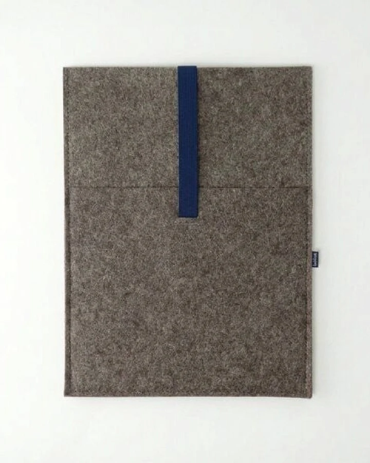 Braun-Dunkelblau