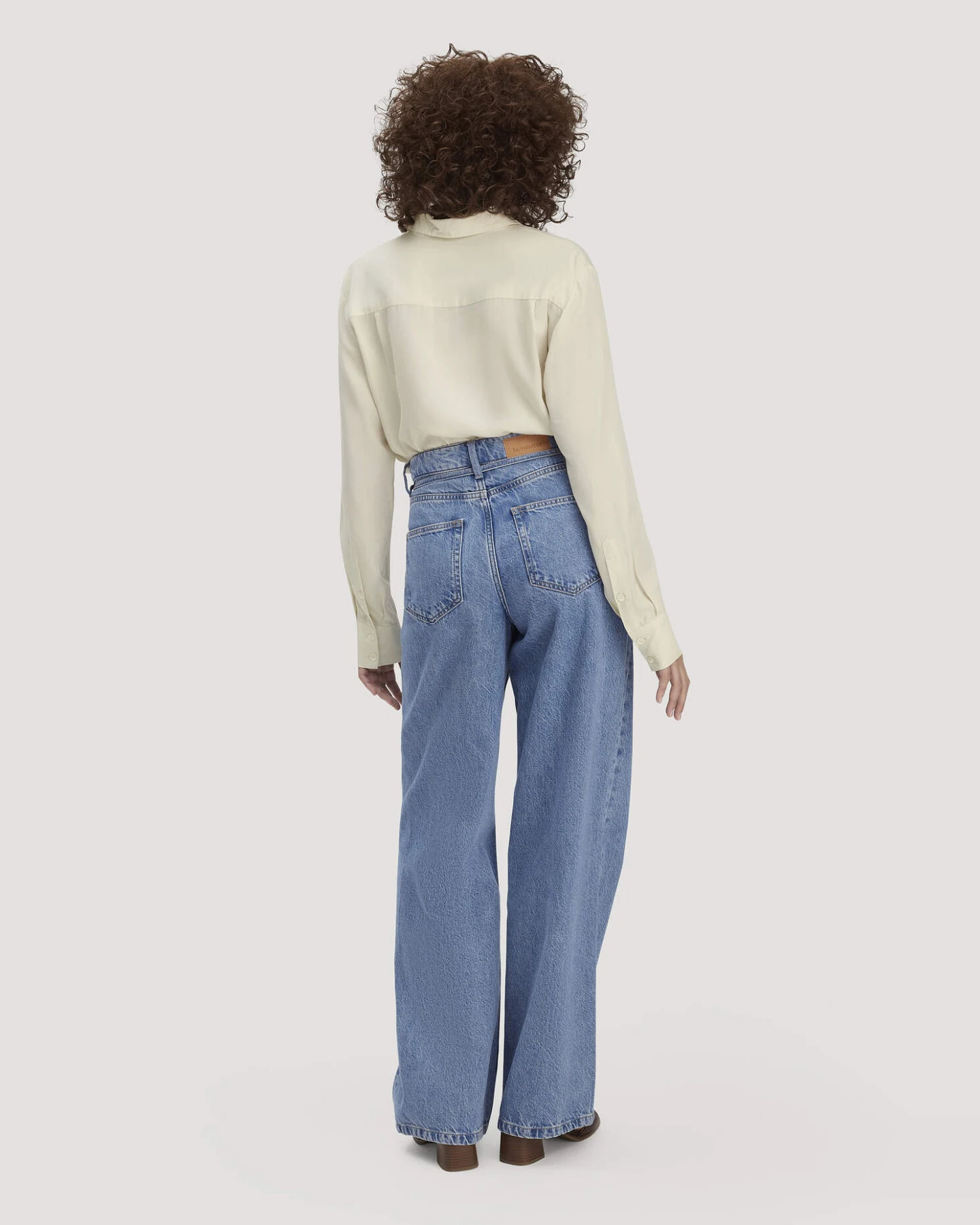 hessnatur Damen Jeans ALVA Wide Leg Soft aus Bio-Baumwolle mit TENCEL™ Lyocell - blau - Größe 32/34 – Ansicht 2