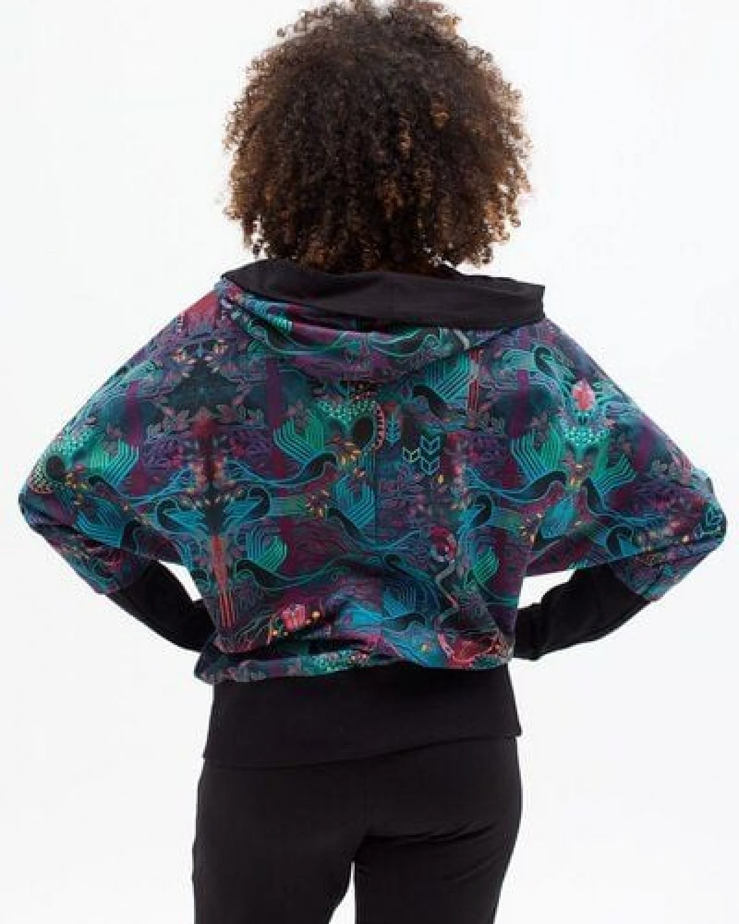 KOKOworld Sweatshirt Pulli Poko – Kimono-Schnitt mit Schal-Kapuze & Gürtel – Bio-Baumwolle, fair & nachhaltig in EU produziert – bequem für Alltag, Homewear & Capsule Wardrobe – Ansicht 3