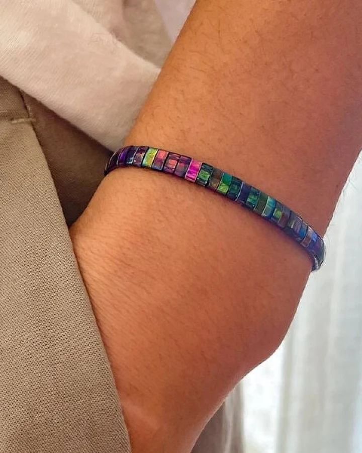 juni Blaues Perlenarmband "Mermaid" mit verstellbarer Verschluss-Schiebeperle aus recyceltem Gold oder Silber