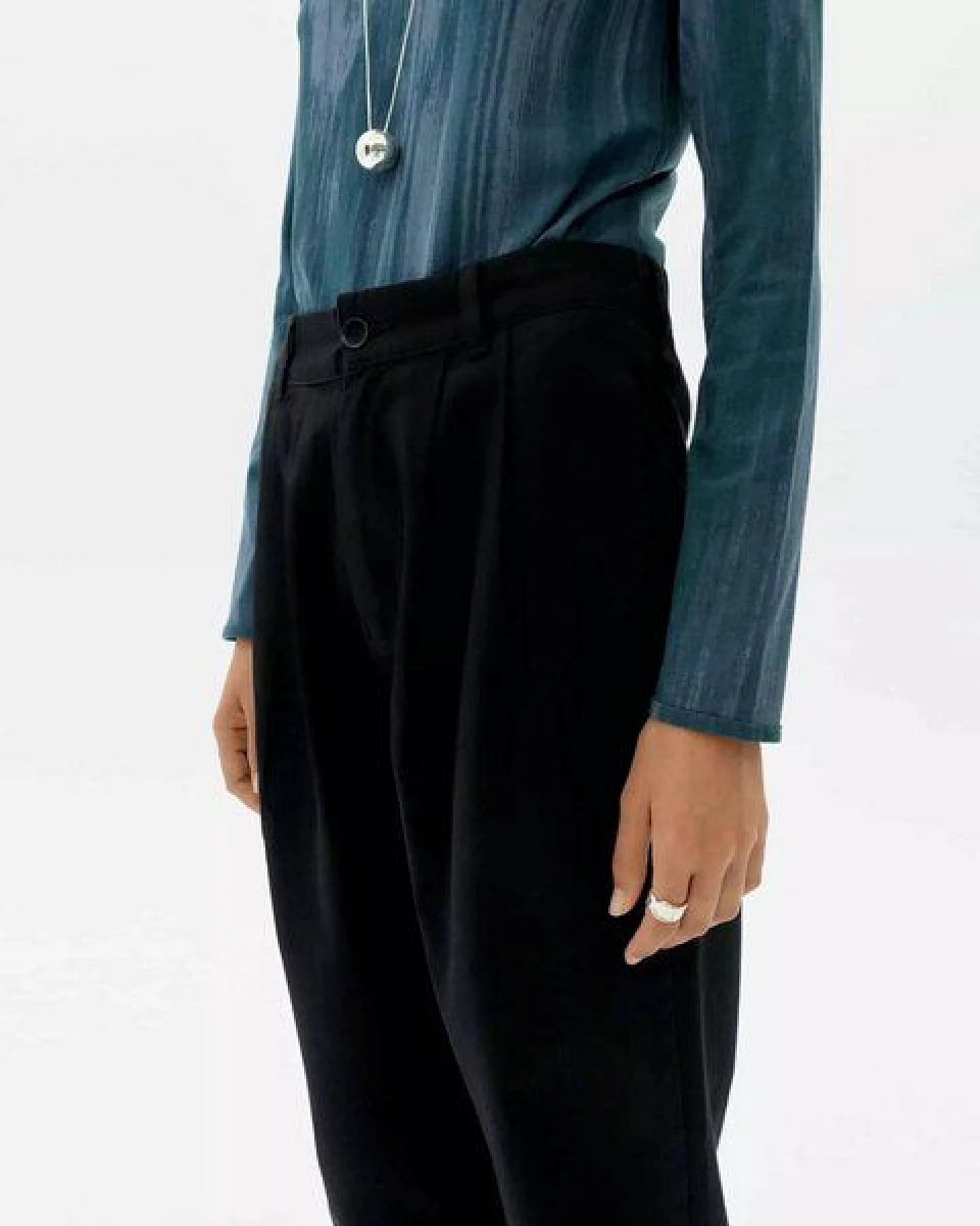 thinking mu Bundfaltenhose aus schwerer Baumwolle Modell: Rina – Ansicht 4