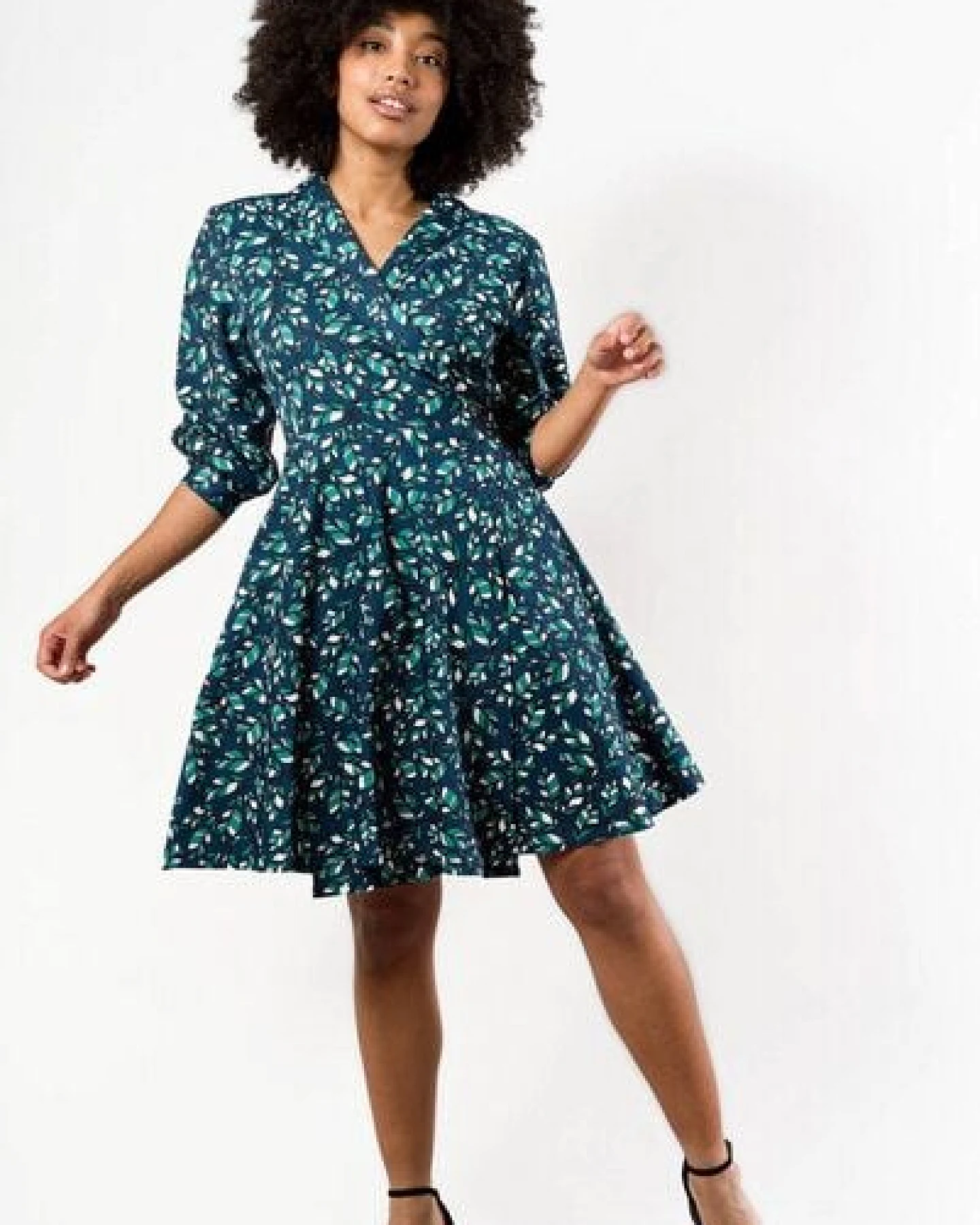 Nevice Blaues Wickelkleid aus Bio-Baumwolle – Ansicht 2