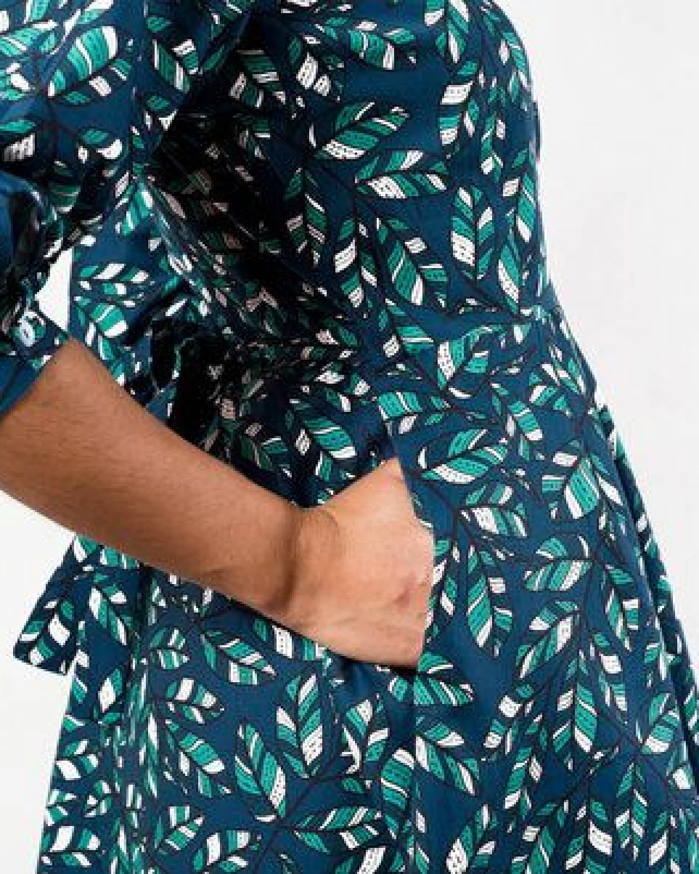 Nevice Blaues Wickelkleid aus Bio-Baumwolle – Ansicht 3