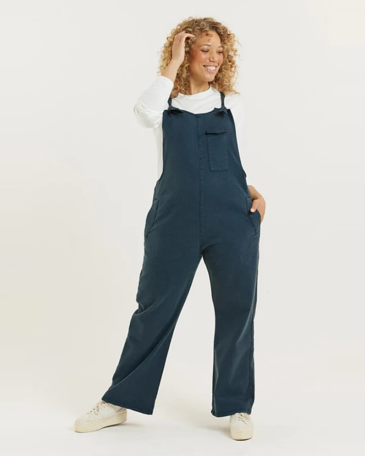 Flax and Loom Damen vegan Latzhose Lou Barker Navy