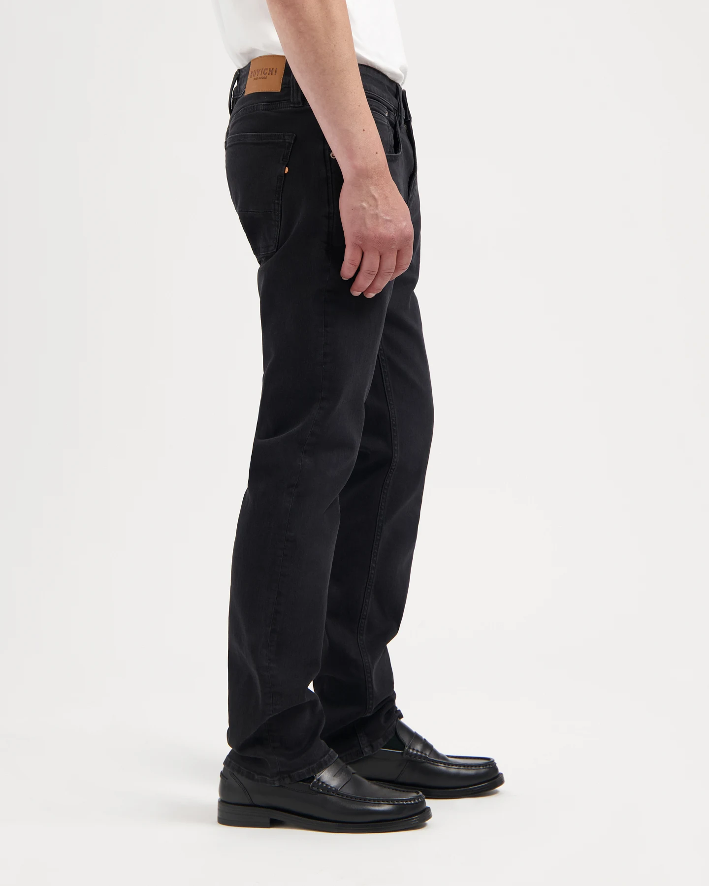 Kuyichi Herren vegan Jeans Straight Nick Washed Schwarz – Ansicht 2