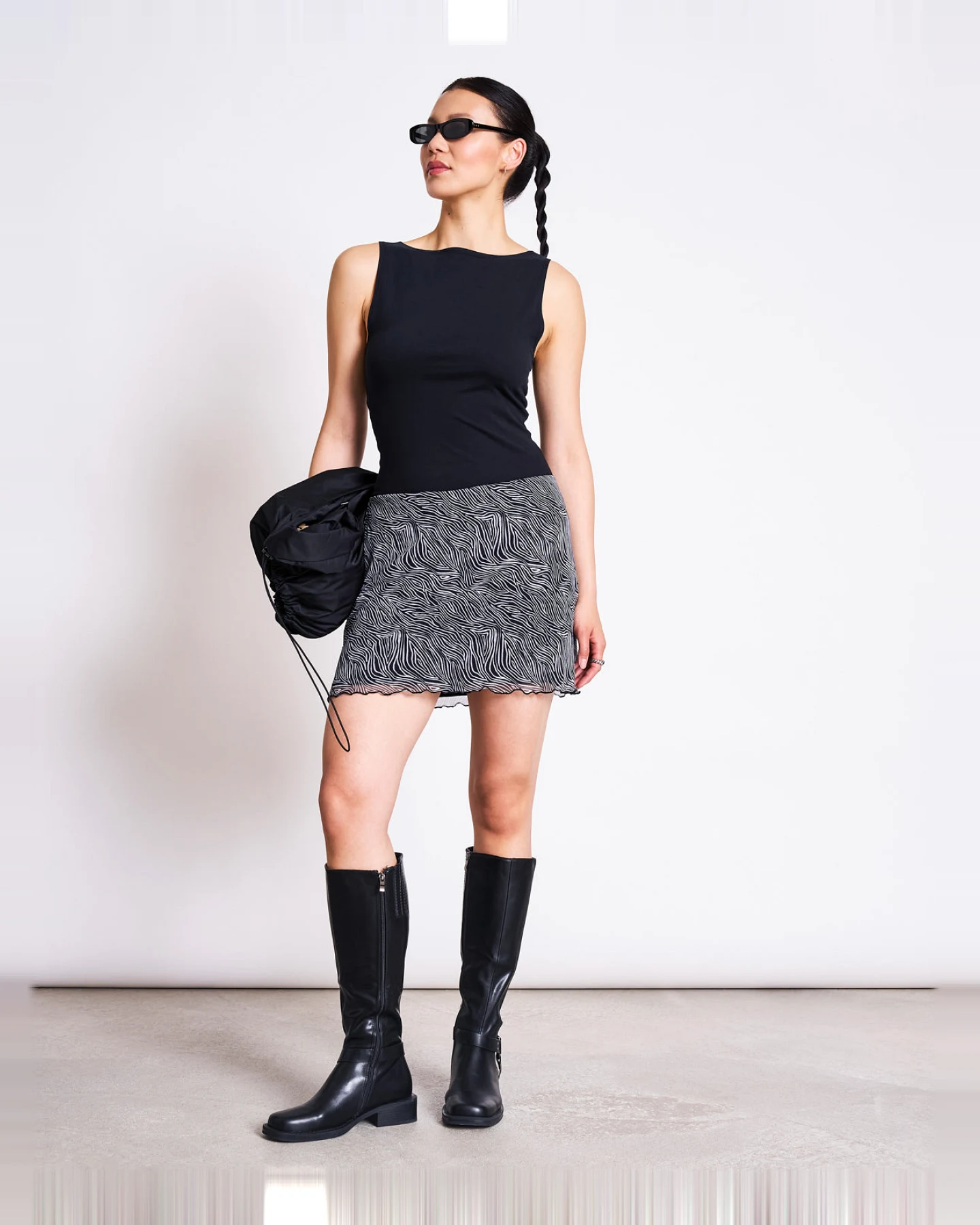 JAN 'N JUNE Damen vegan Top Bootsausschnitt Felis Schwarz – Ansicht 2