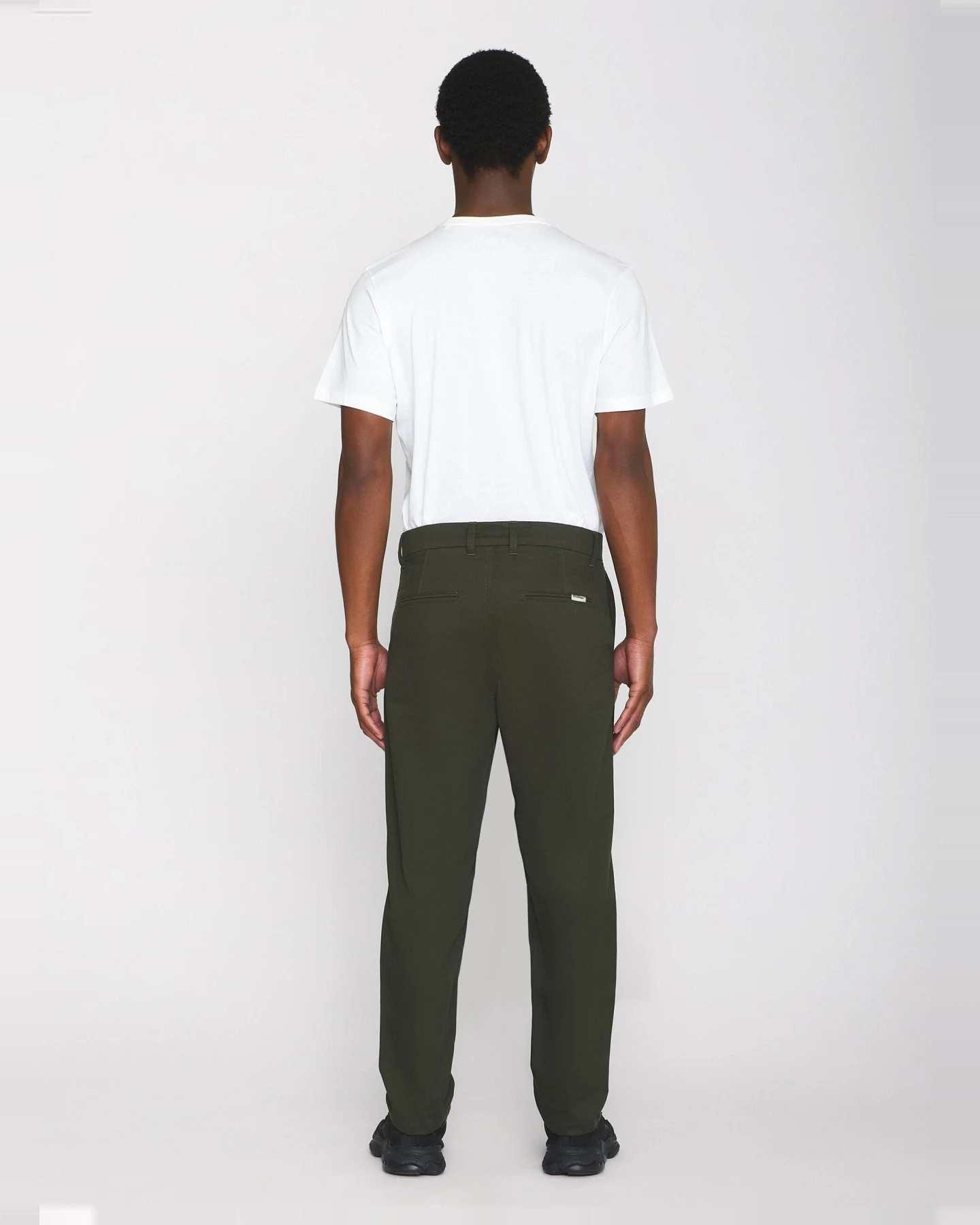 KnowledgeCotton Apparel Herren vegan Chino-Hose Chuck Regular Twill Forrest Nachtgrün – Ansicht 2