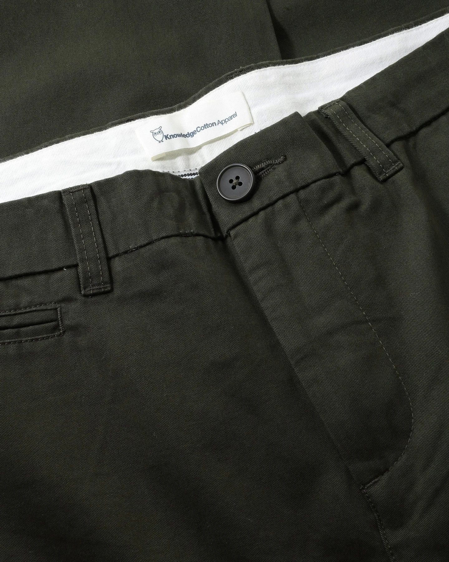 KnowledgeCotton Apparel Herren vegan Chinohose Chuck Regular Twill Forest Night Grün – Ansicht 2