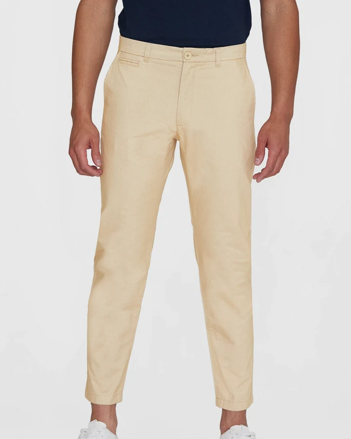 KnowledgeCotton Apparel Herren vegan Chino-Hose Chuck Regular Twill Light Feather Gray