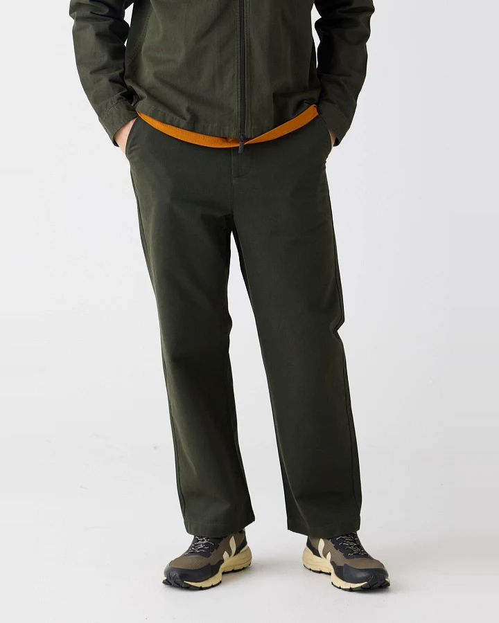KnowledgeCotton Apparel Herren vegan Chino-Hose Flint Wide Forrest Night Green