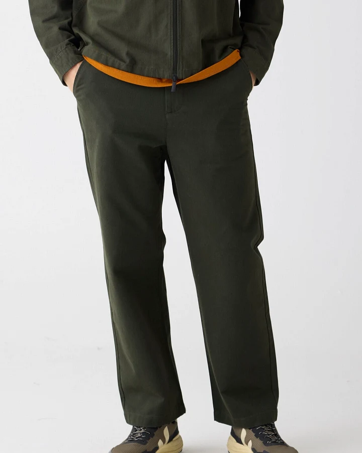 KnowledgeCotton Apparel Herren vegan Chino-Hose Flint Wide Forrest Night Green
